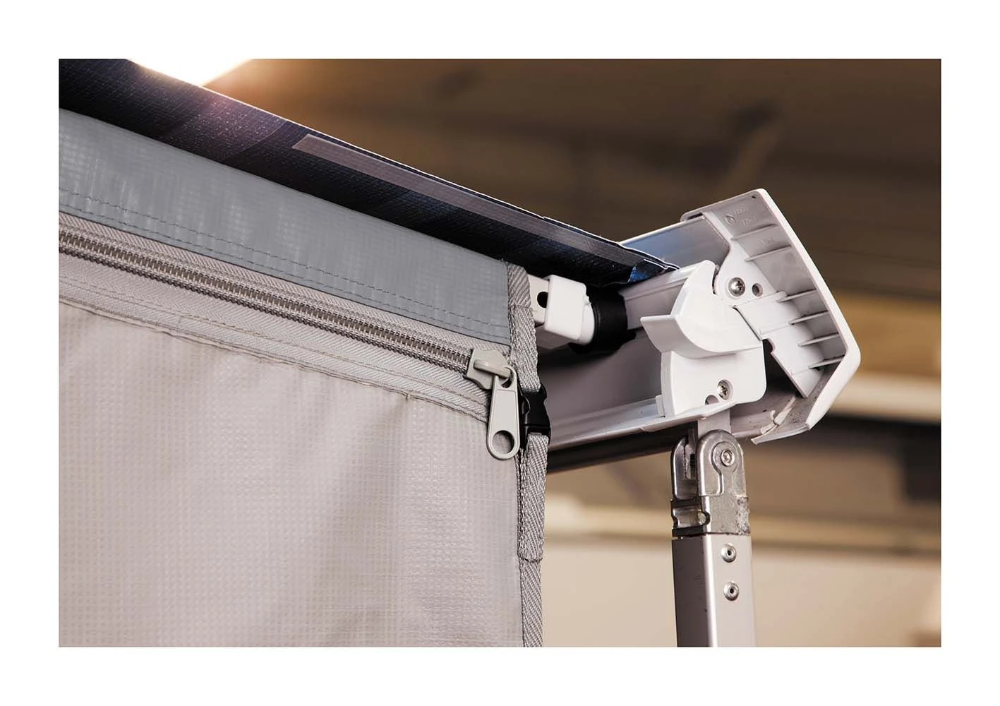 Bo-Camp 225 Cm Grijze Universele Luifel Zijwand 5 Bo-Camp 225 Cm Grijze Universele Luifel Zijwand - Afbeelding 4